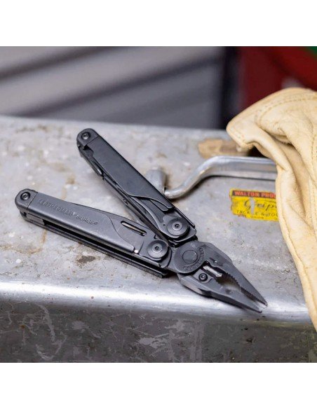 Surge LEATHERMAN - Negra